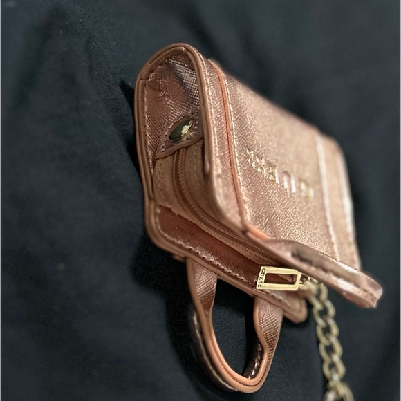 LOGO KEYCHAIN Guess Canada - Picture 2 of 2